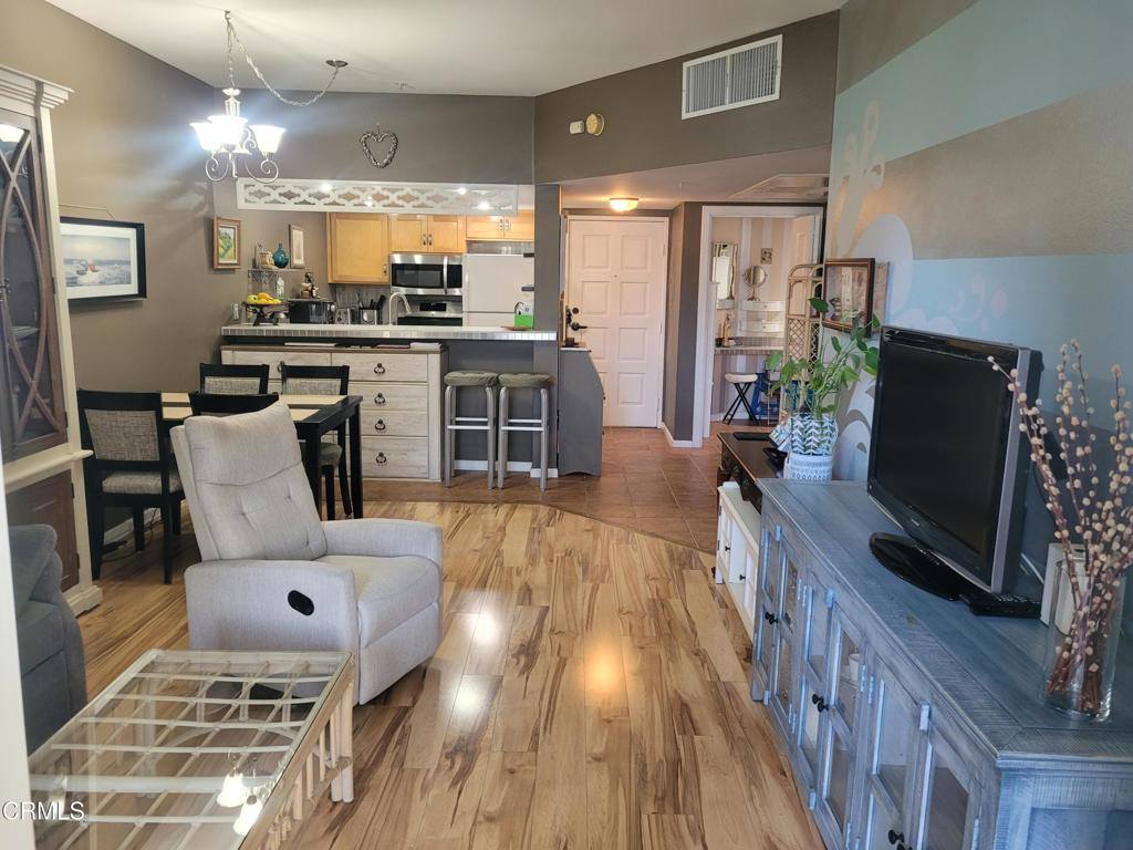865 South B Street, Oxnard, CA 93030