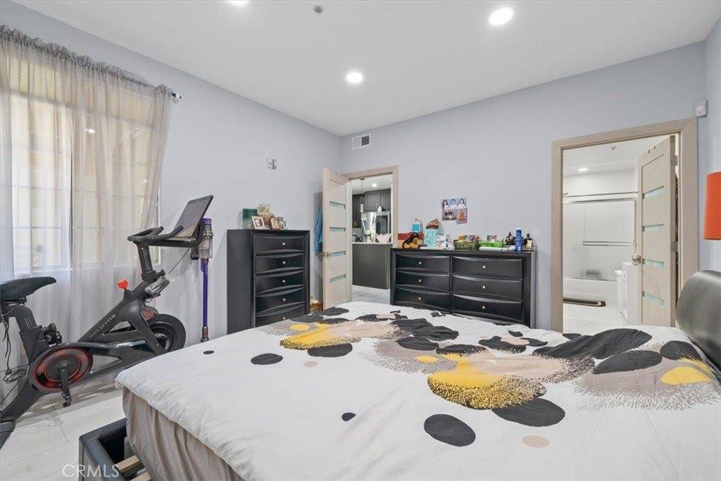17809 Halsted, Northridge, CA 91325