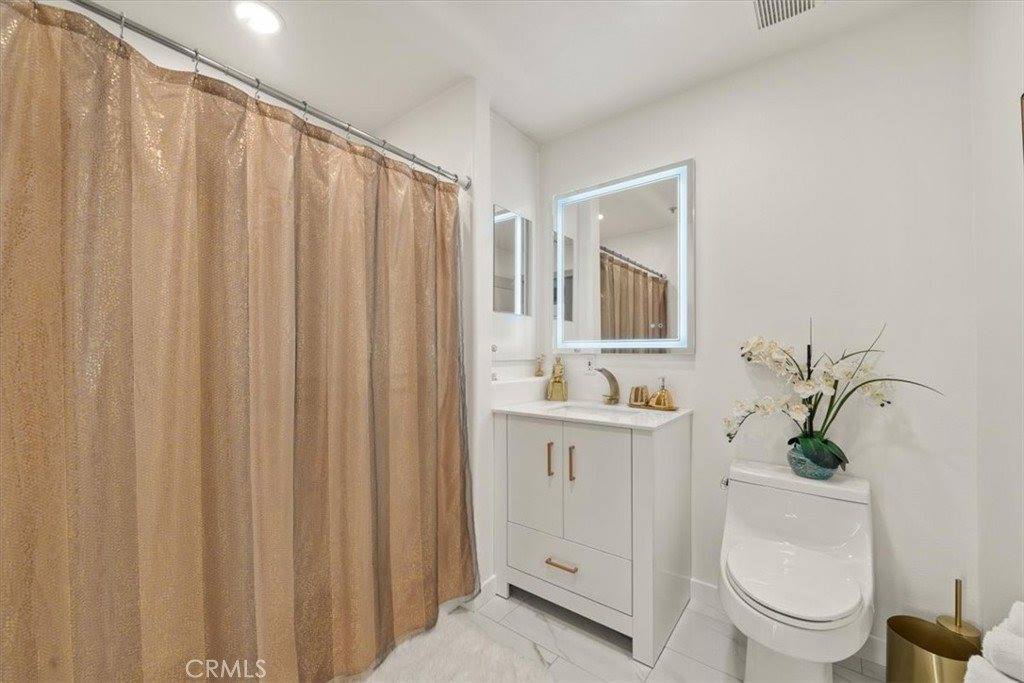 17809 Halsted, Northridge, CA 91325