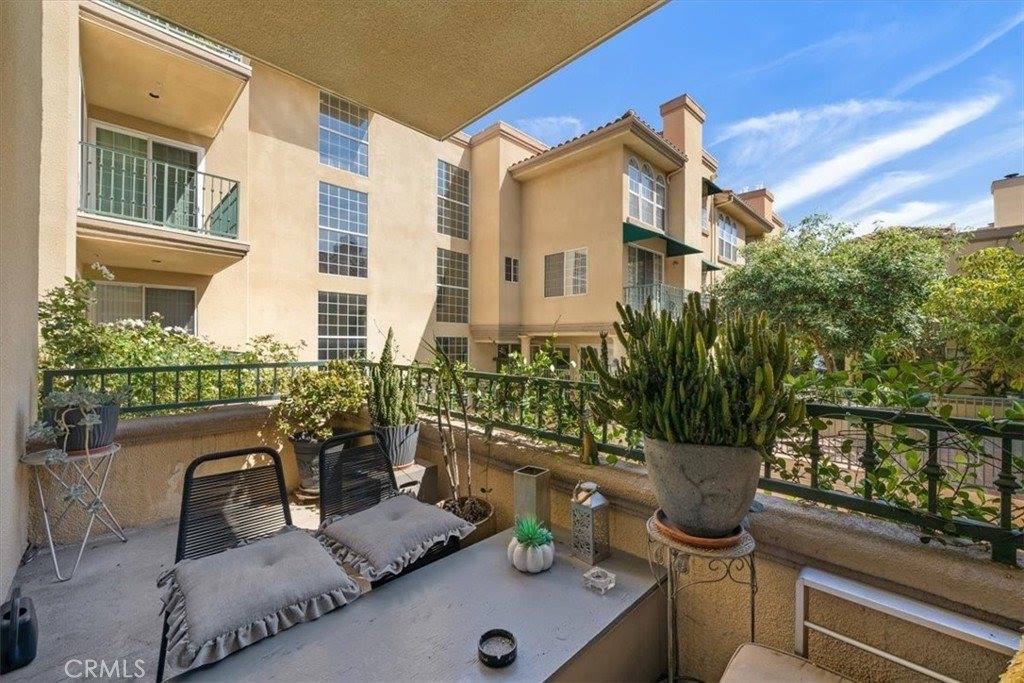 17809 Halsted, Northridge, CA 91325
