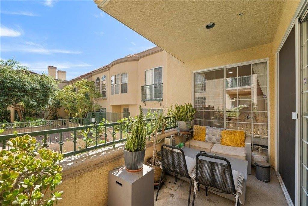 17809 Halsted, Northridge, CA 91325