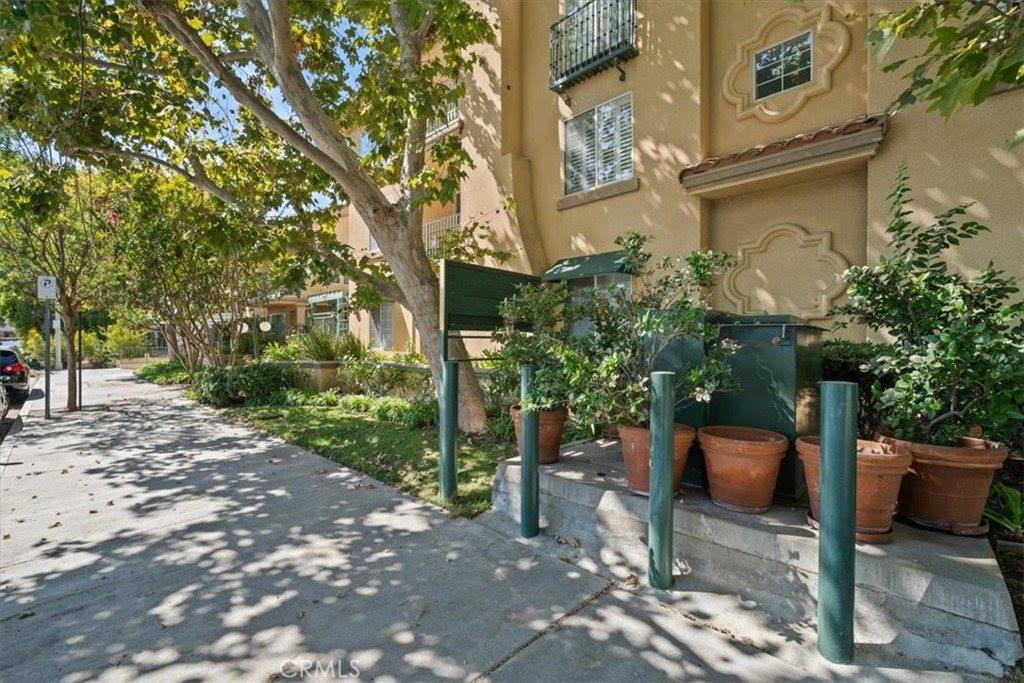 17809 Halsted, Northridge, CA 91325