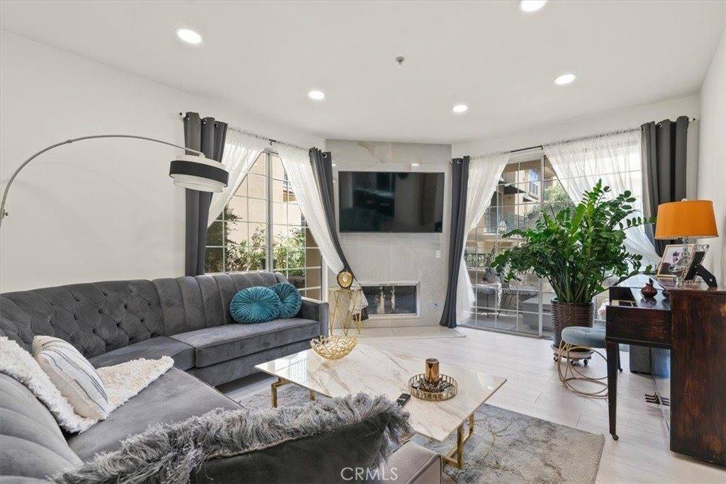 17809 Halsted, Northridge, CA 91325