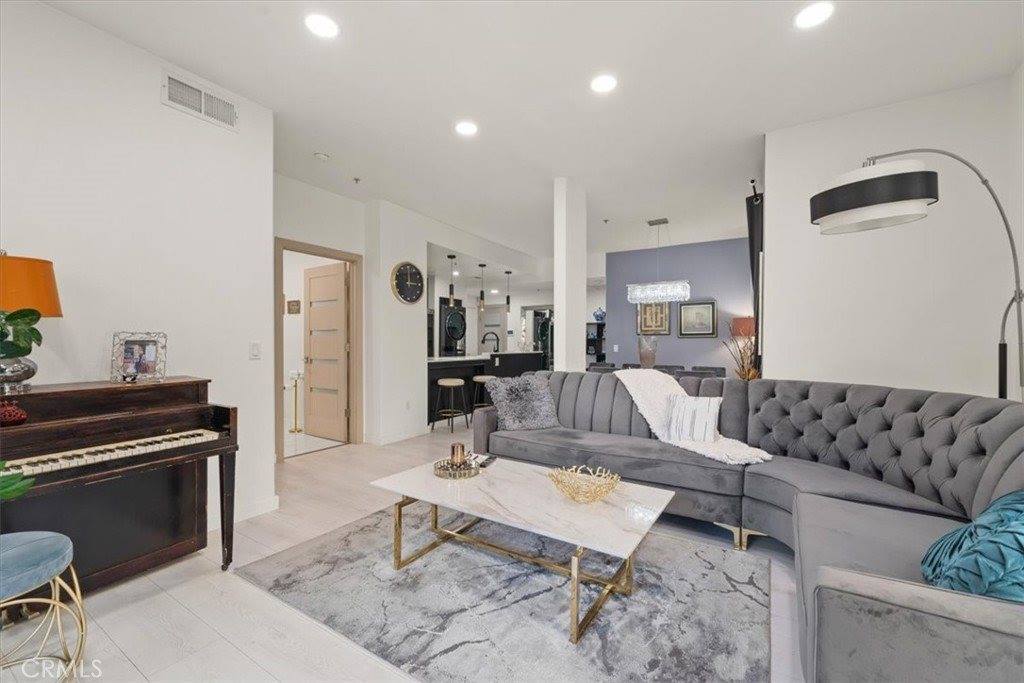17809 Halsted, Northridge, CA 91325