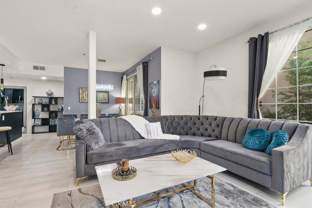 17809 Halsted, Northridge, CA 91325