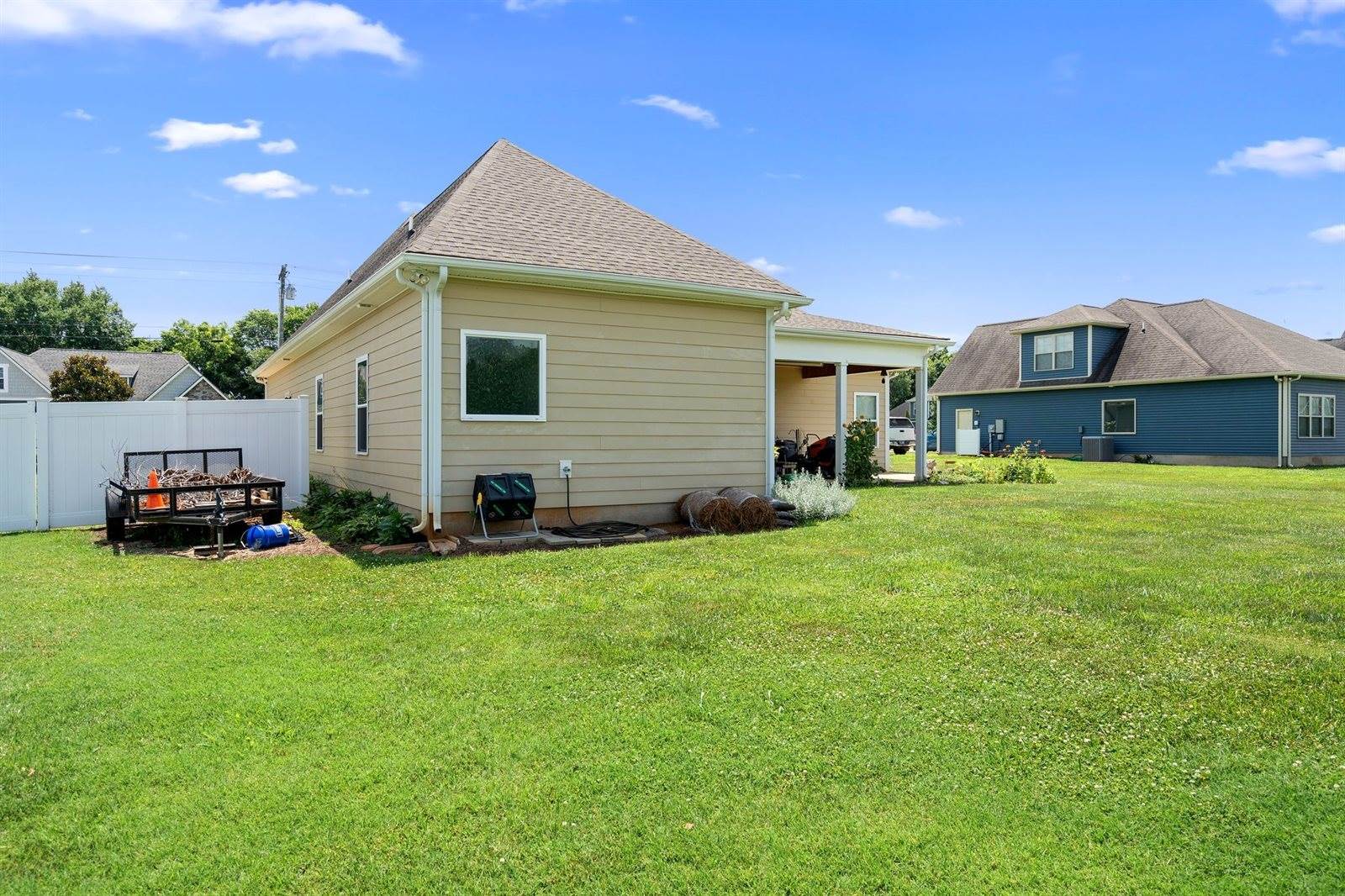 669 Laurel Ln, Murfreesboro, TN 37127
