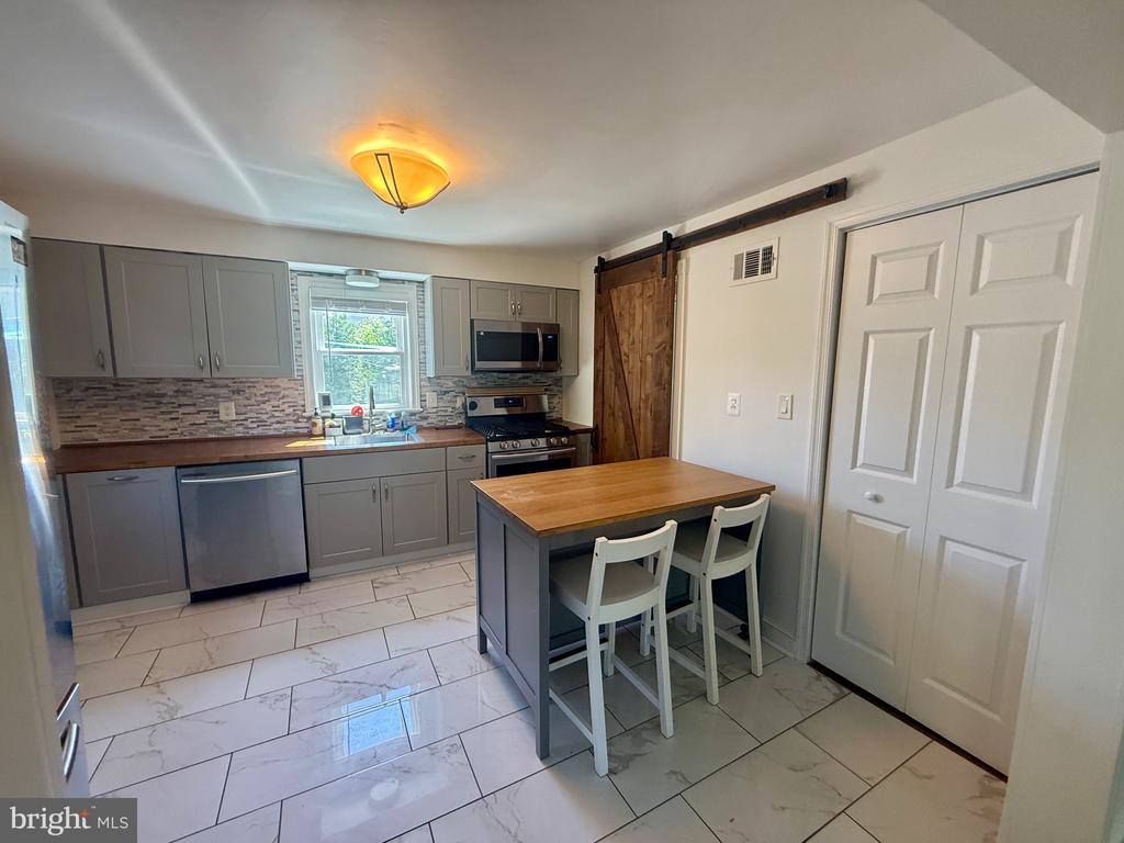 2903 Oak Knoll Drive, Falls Church, VA 22042