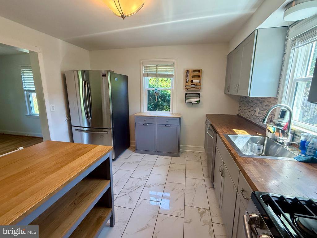 2903 Oak Knoll Drive, Falls Church, VA 22042