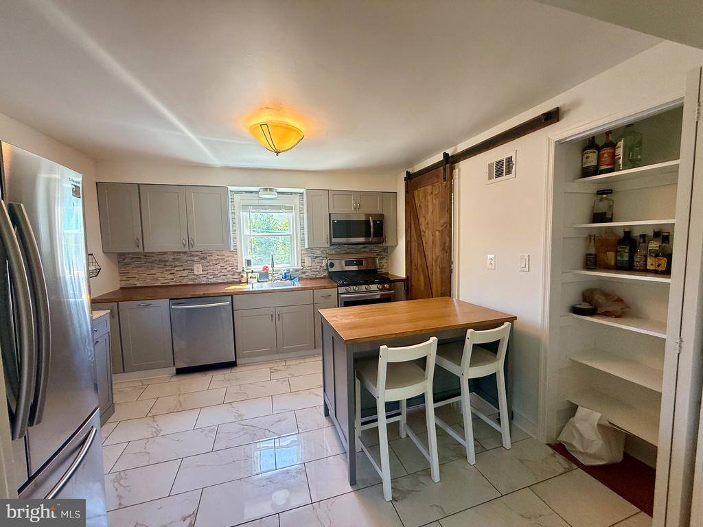 2903 Oak Knoll Drive, Falls Church, VA 22042