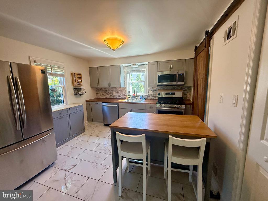 2903 Oak Knoll Drive, Falls Church, VA 22042