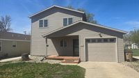 609 11th St NW, Minot, ND 58703