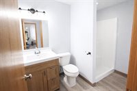 609 11th St NW, Minot, ND 58703