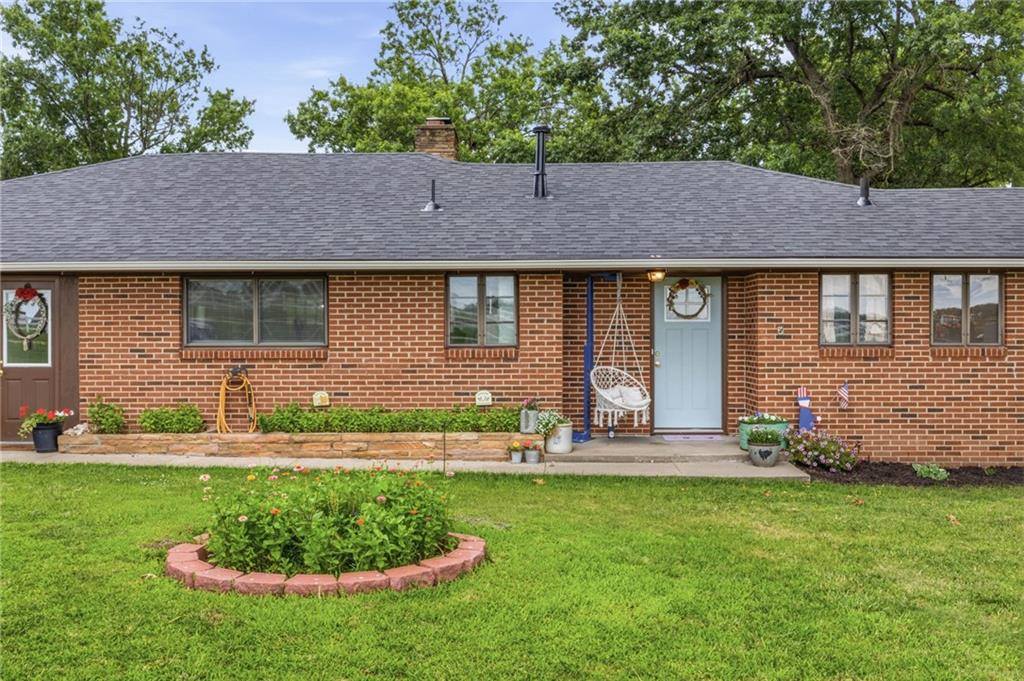 5 Sunset Lane, Paola, KS 66071