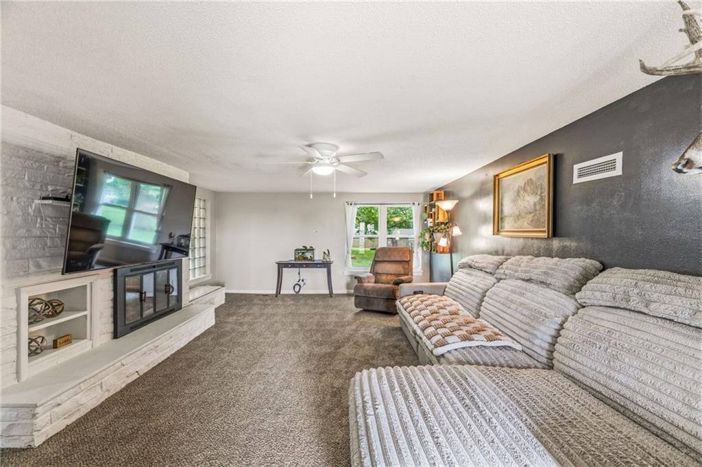 5 Sunset Lane, Paola, KS 66071