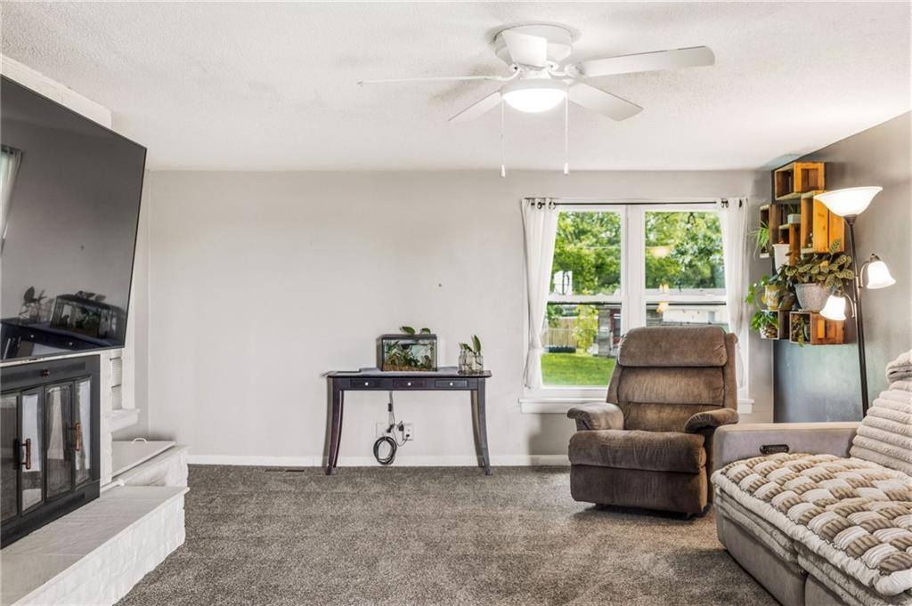5 Sunset Lane, Paola, KS 66071