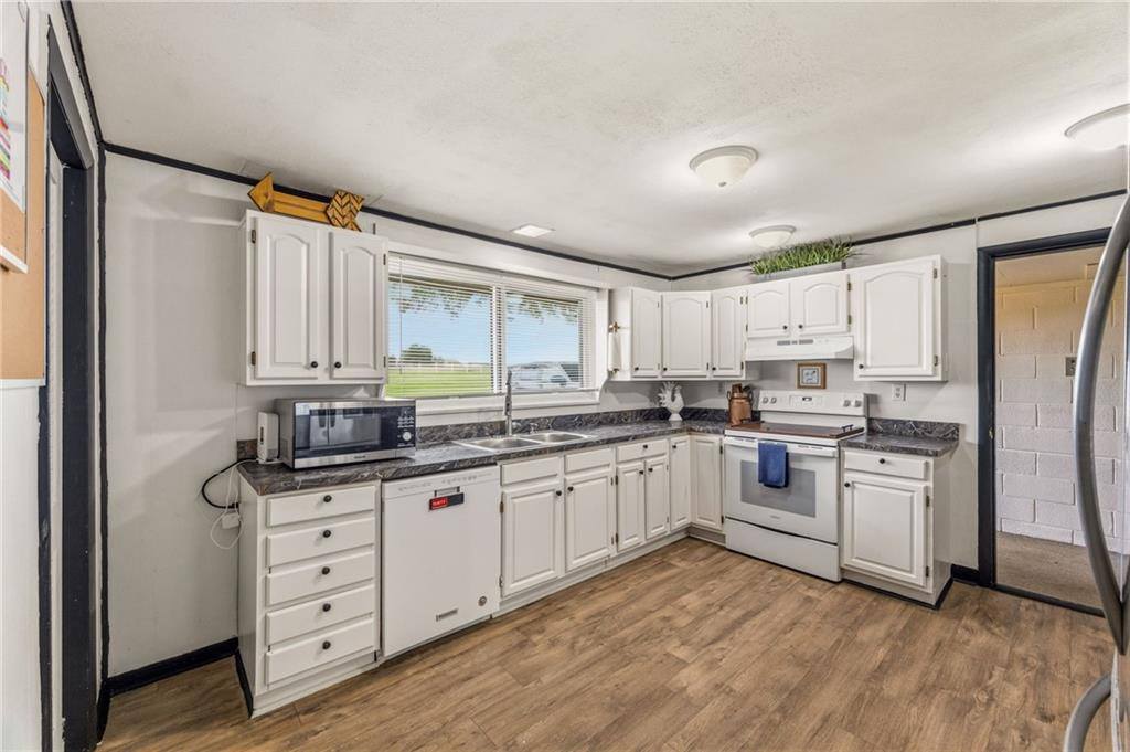 5 Sunset Lane, Paola, KS 66071