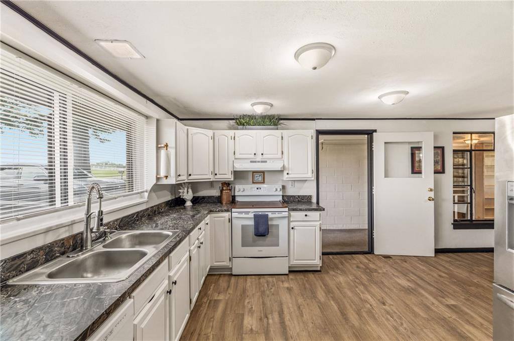 5 Sunset Lane, Paola, KS 66071