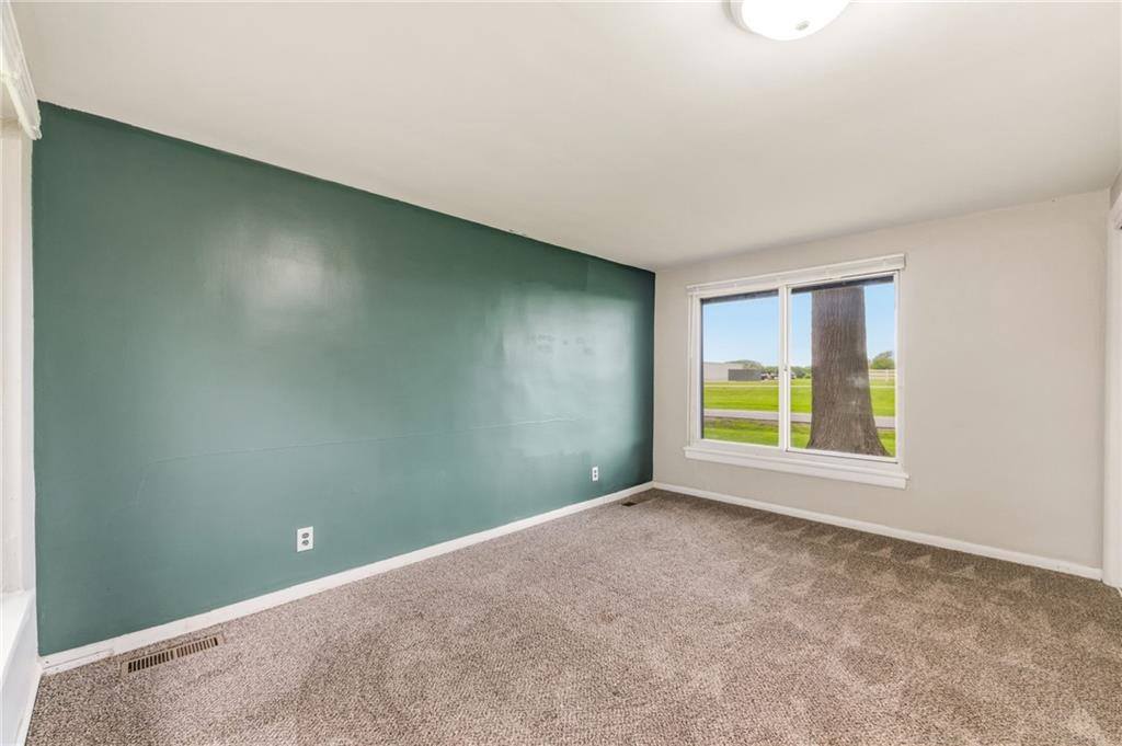5 Sunset Lane, Paola, KS 66071