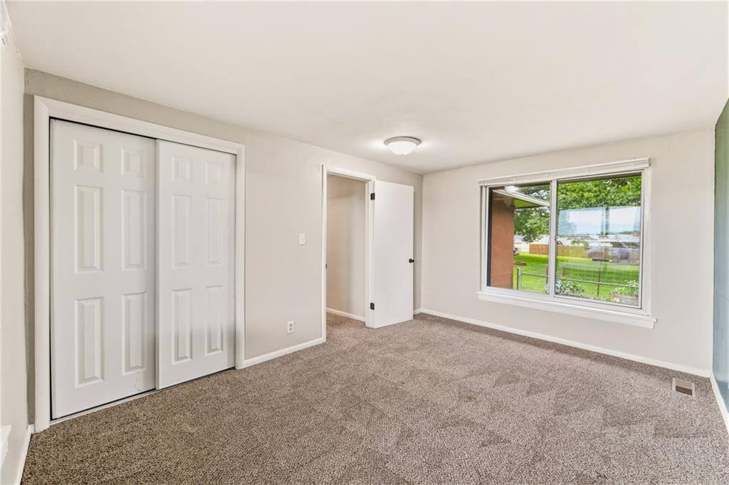 5 Sunset Lane, Paola, KS 66071