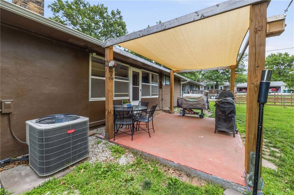 5 Sunset Lane, Paola, KS 66071