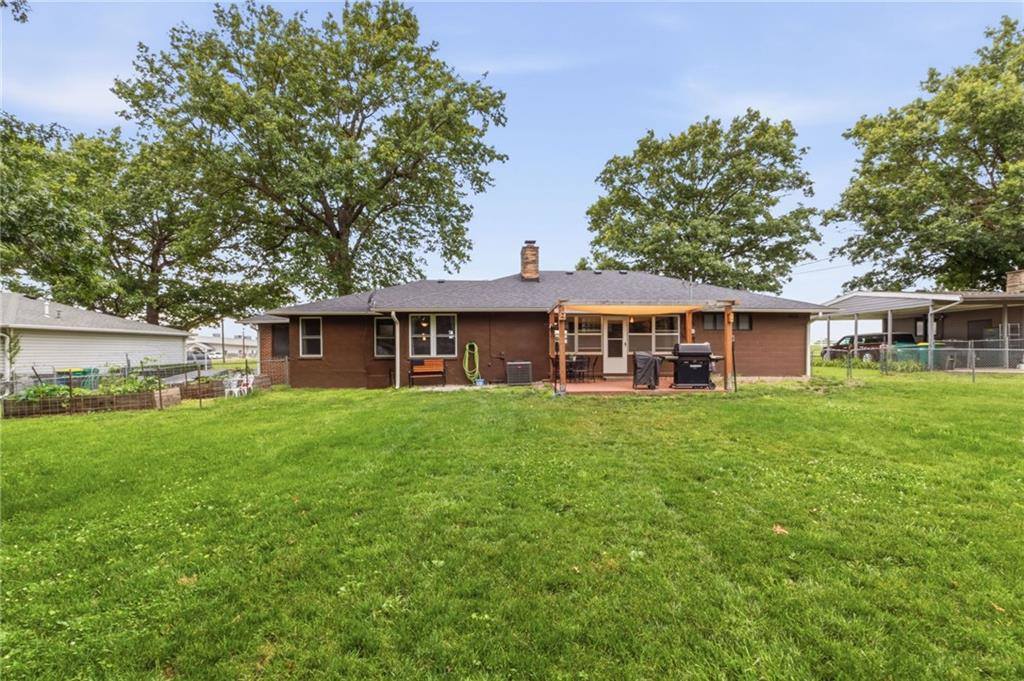 5 Sunset Lane, Paola, KS 66071