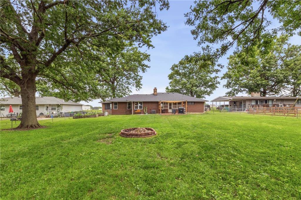 5 Sunset Lane, Paola, KS 66071