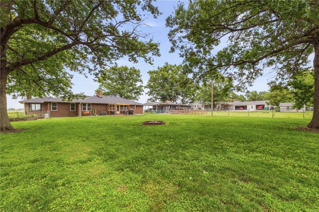 5 Sunset Lane, Paola, KS 66071