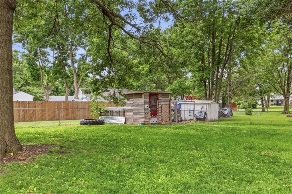 5 Sunset Lane, Paola, KS 66071