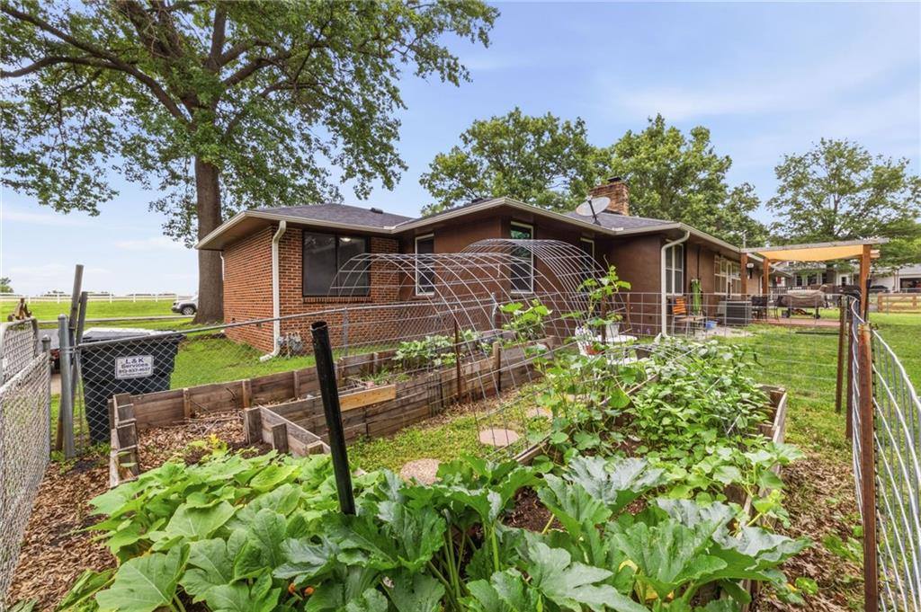 5 Sunset Lane, Paola, KS 66071