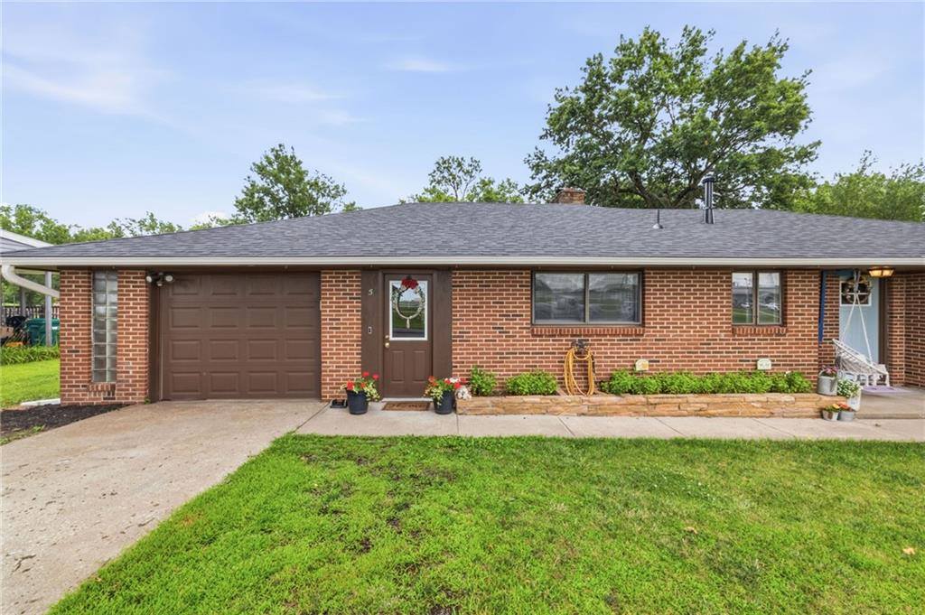 5 Sunset Lane, Paola, KS 66071