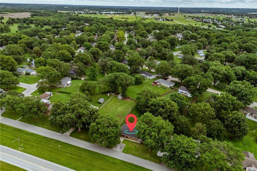 5 Sunset Lane, Paola, KS 66071