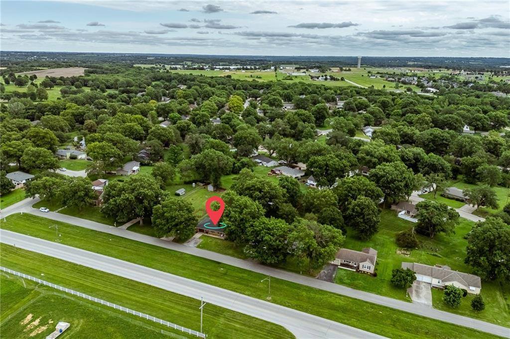 5 Sunset Lane, Paola, KS 66071