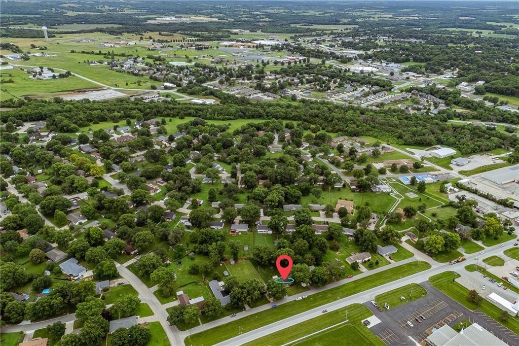 5 Sunset Lane, Paola, KS 66071