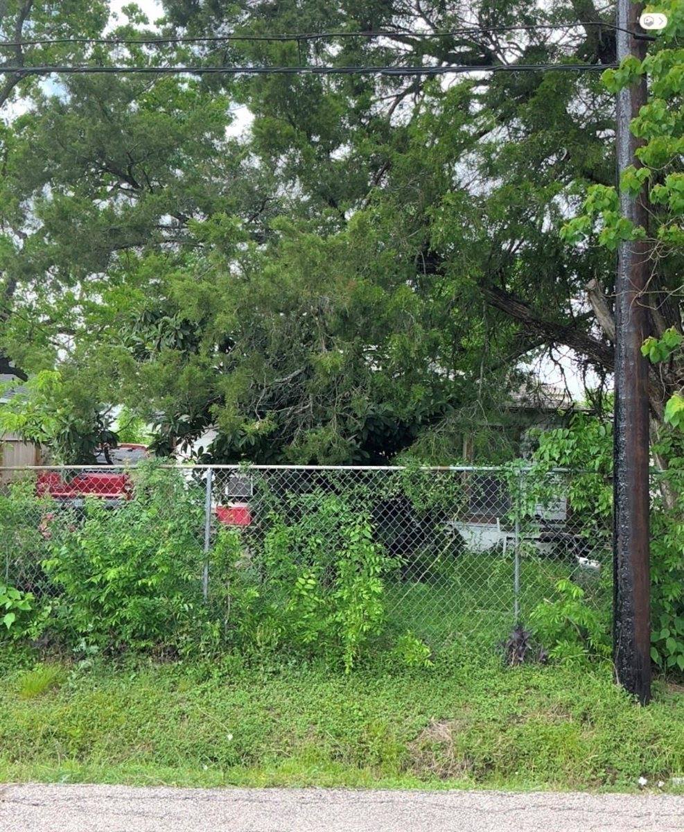 907 East 37th Street, Houston, TX 77022