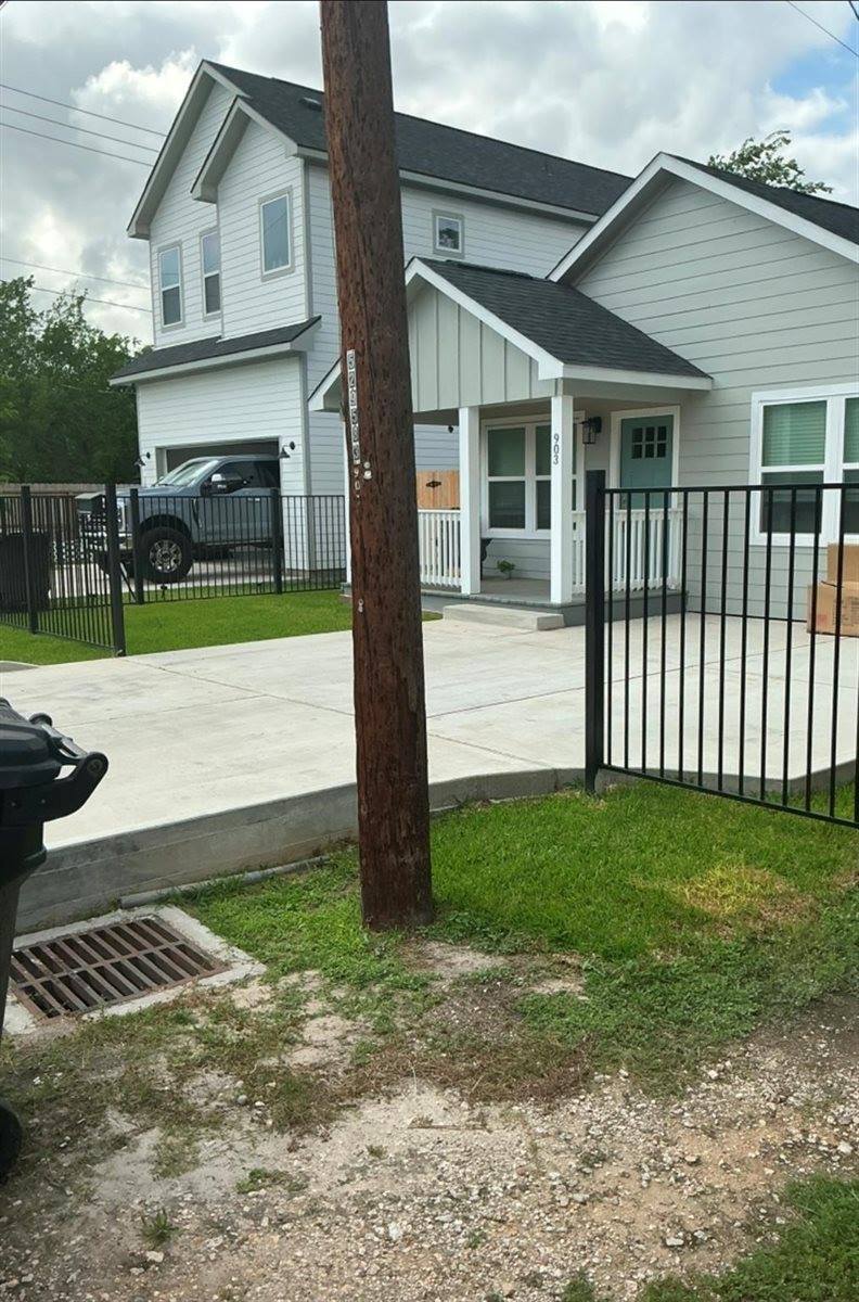 907 East 37th Street, Houston, TX 77022