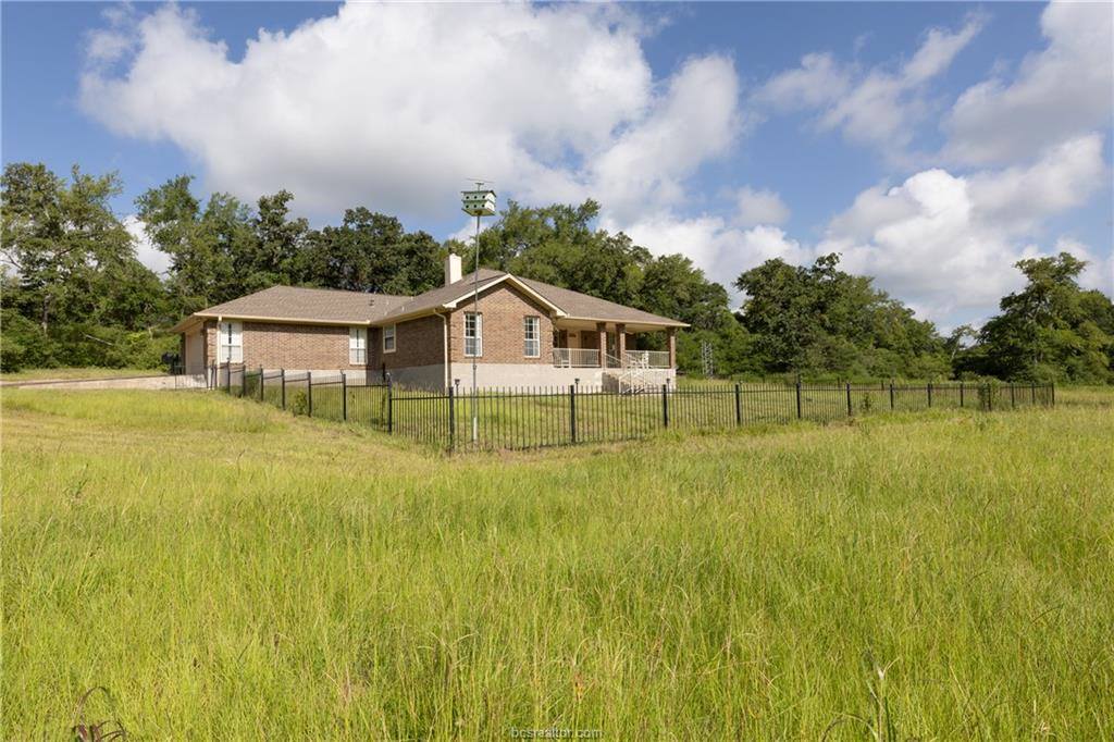4074 Bucksnort Road, Franklin, TX 77856