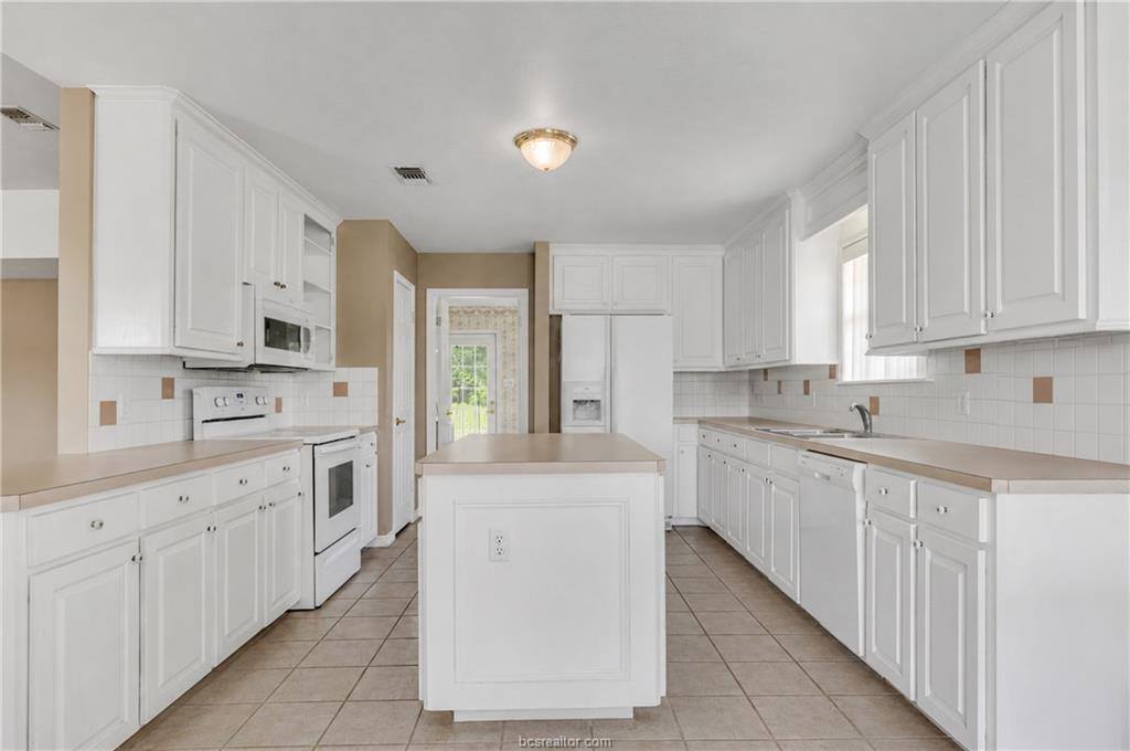 4074 Bucksnort Road, Franklin, TX 77856