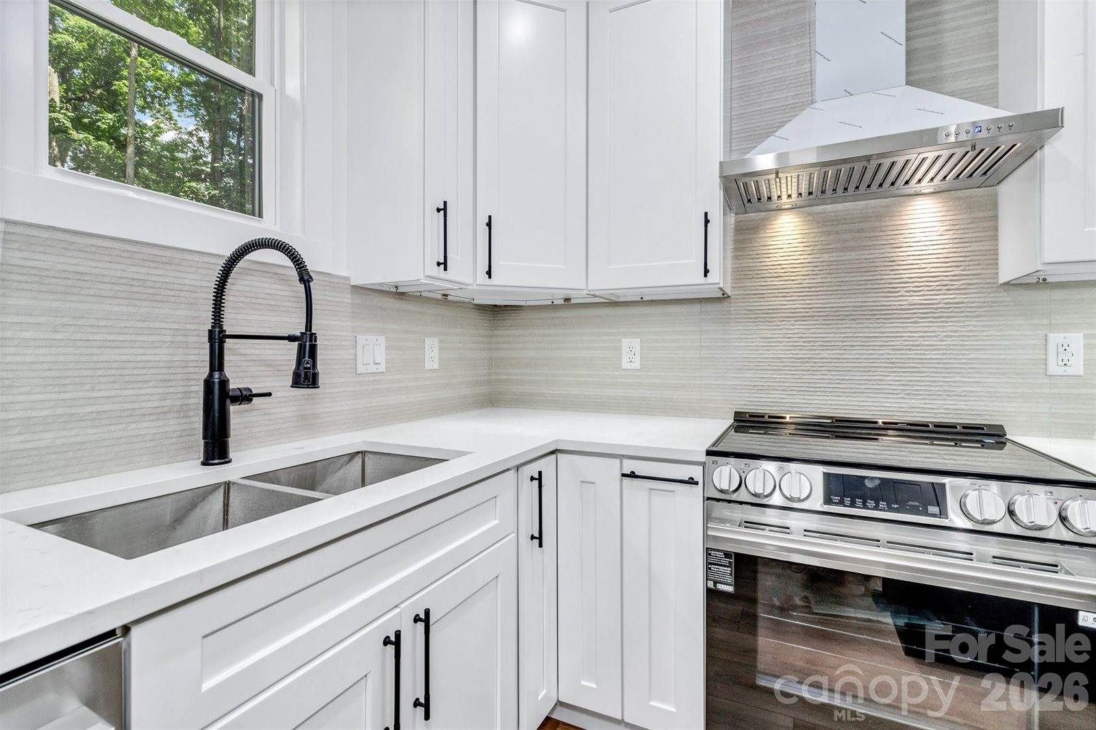 80 Goldenwood Lane, Mills River, NC 28759