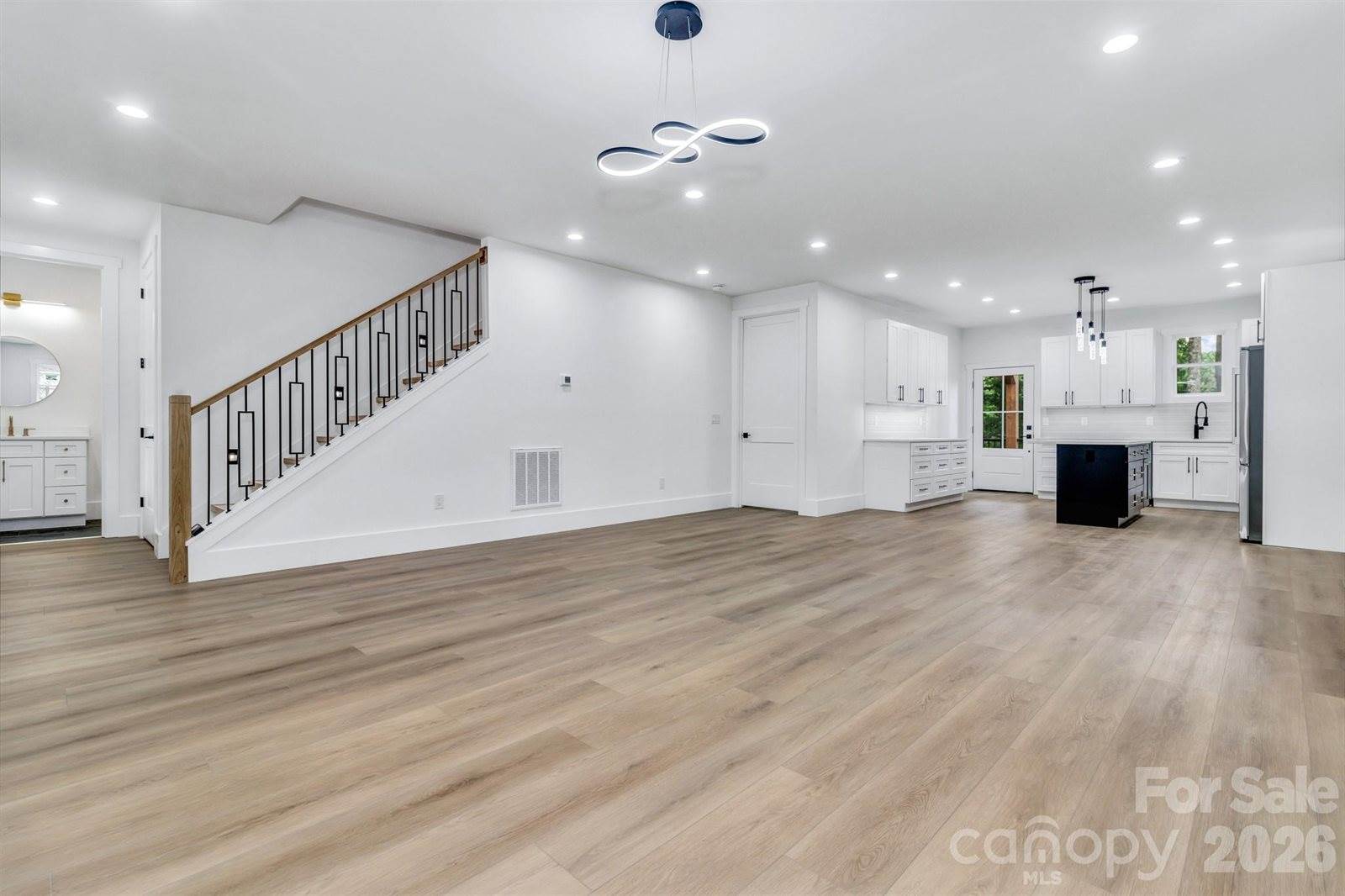 80 Goldenwood Lane, Mills River, NC 28759