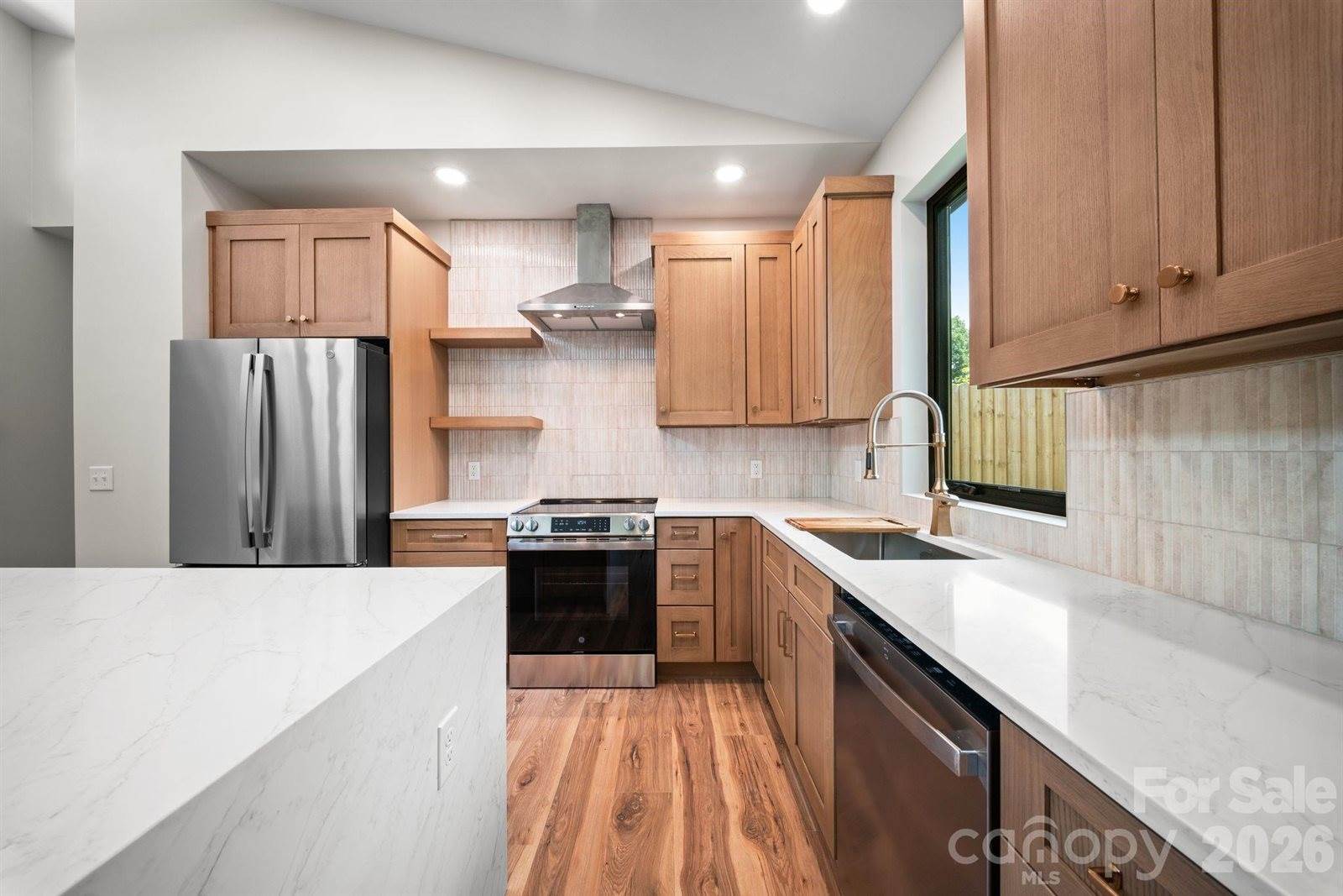 6 Sandhurst Drive, Asheville, NC 28806
