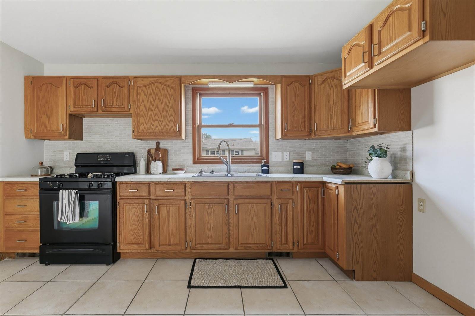 307 33rd Avenue, East Moline, IL 61244