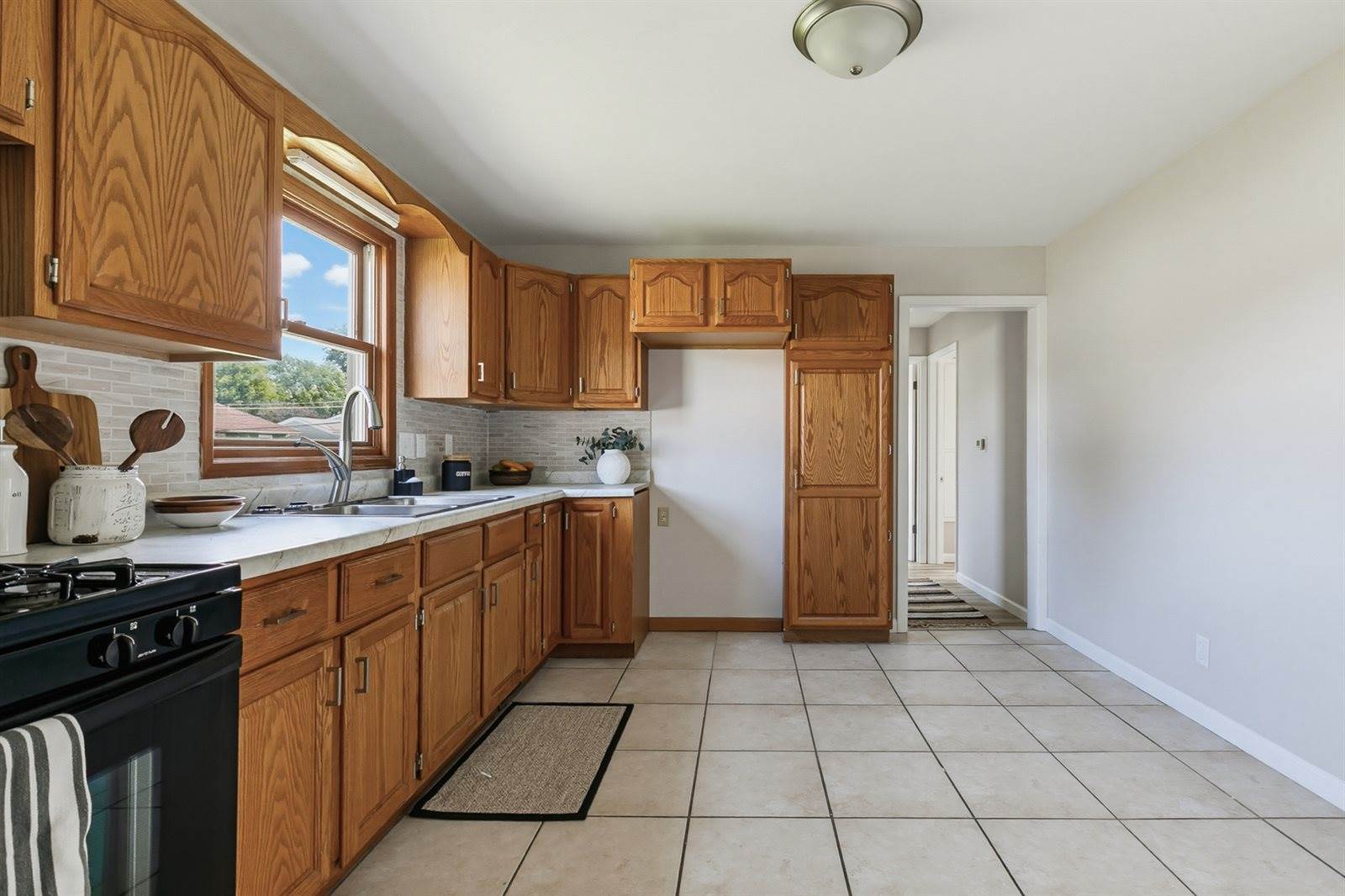 307 33rd Avenue, East Moline, IL 61244