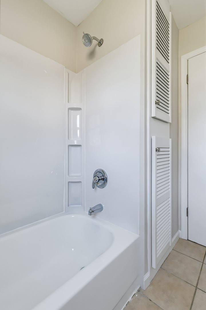 307 33rd Avenue, East Moline, IL 61244