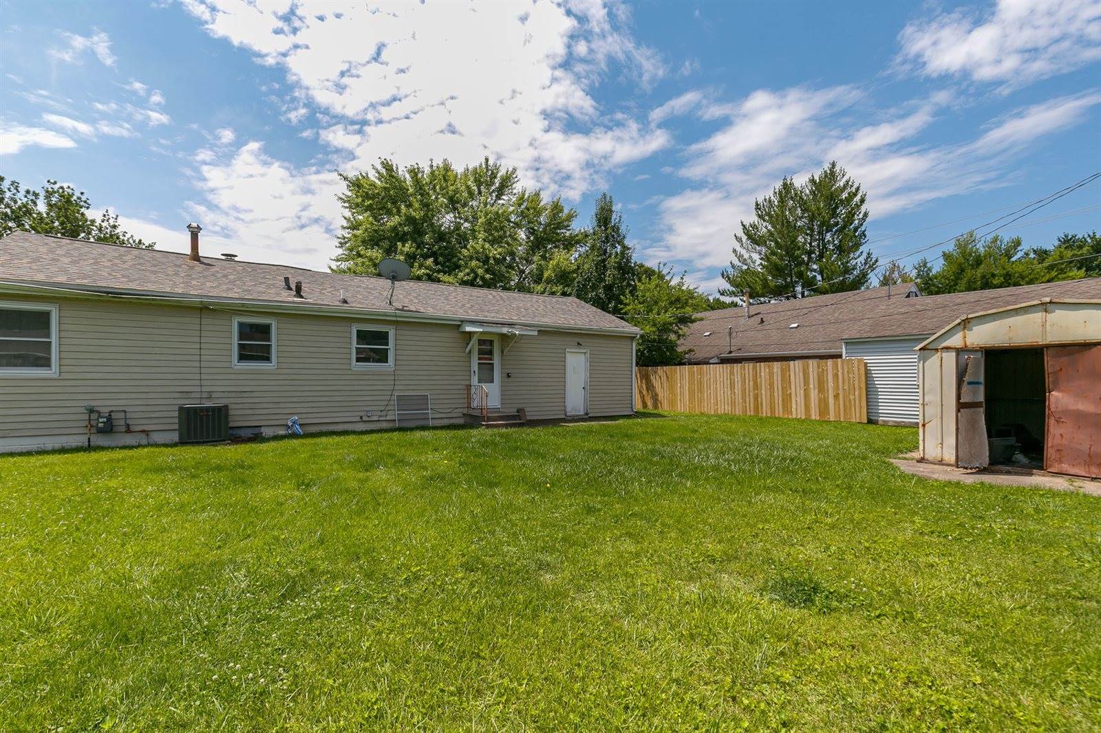 307 33rd Avenue, East Moline, IL 61244