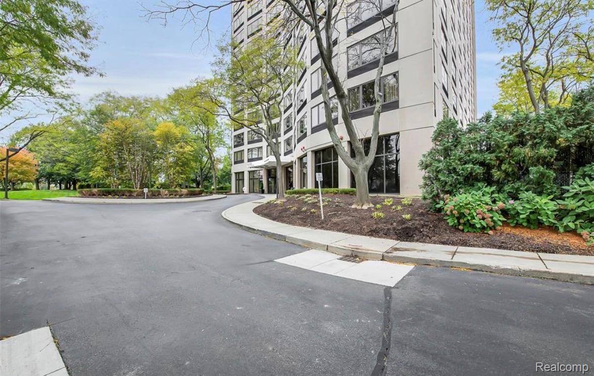 5000 Towncenter Center, SouthfieldCity_Oakland, MI 48075
