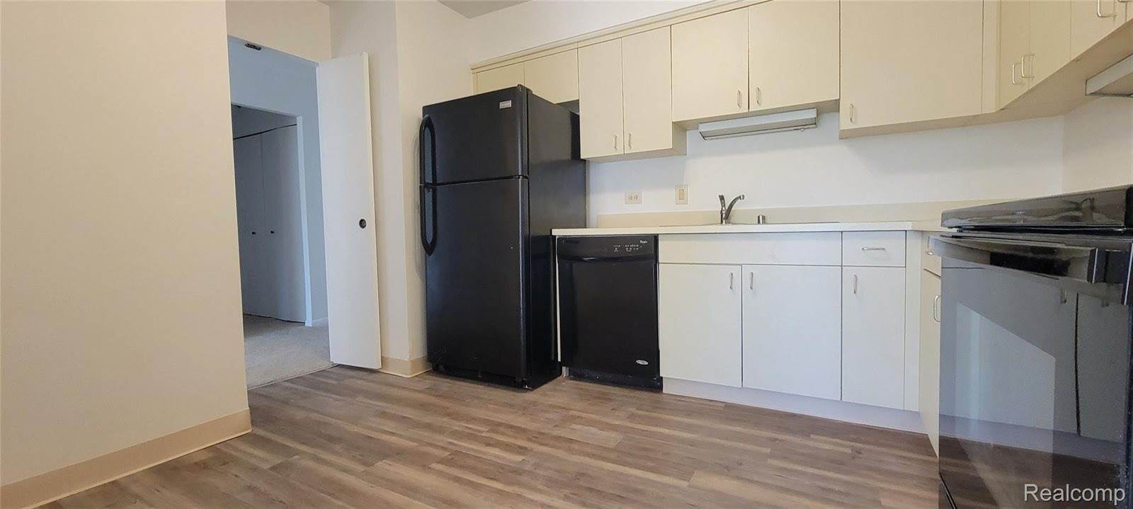 5000 Towncenter Center, SouthfieldCity_Oakland, MI 48075