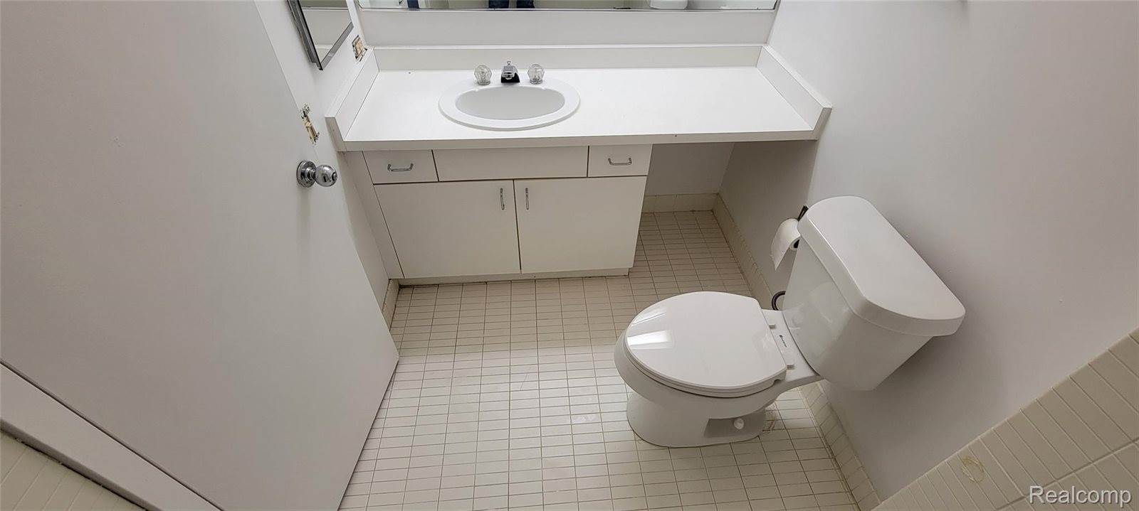 5000 Towncenter Center, SouthfieldCity_Oakland, MI 48075