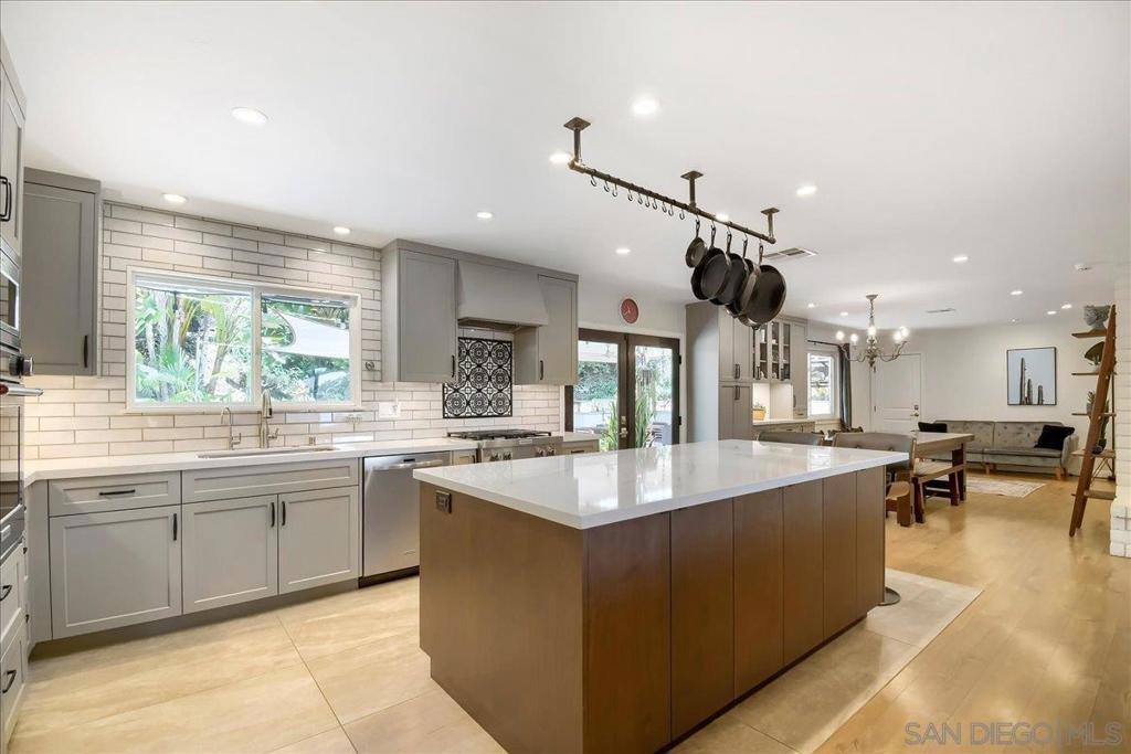 10162 Sierra Madre Rd, Spring Valley, CA 91977