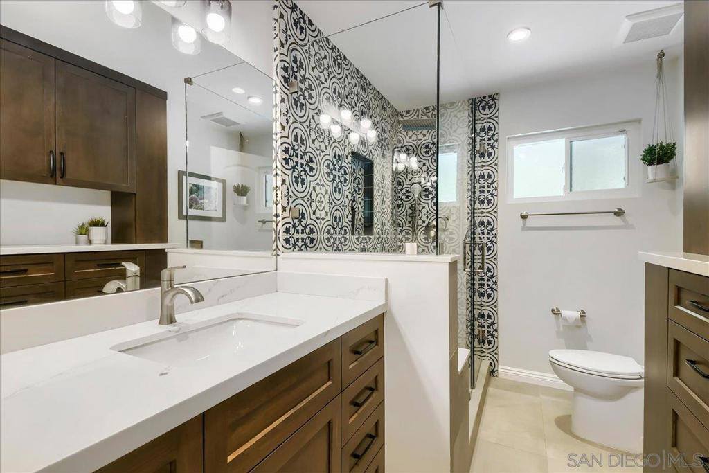 10162 Sierra Madre Rd, Spring Valley, CA 91977