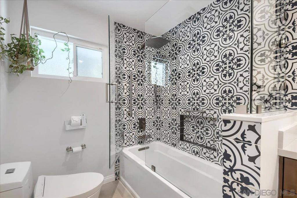 10162 Sierra Madre Rd, Spring Valley, CA 91977
